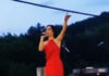 ЗАПЕВАЛА ТОМПСОНОВЕ ПЕСМЕ УСРЕД НИКШИЋА! Јадранка Барјактаровић поново у центру скандала (ВИДЕО) Фото: Youtube printscreen