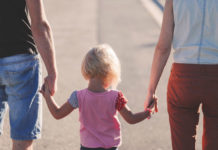 РОДИТЕЉ 1 И РОДИТЕЉ 2: Ера оних који Бога мењају смартфонима Фото: Pixabay