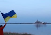 ЈЕДАН ЧОВЕК ДРЖИ УКРАЈИНСКУ МОРНАРИЦУ И НАТО У ШАЦИ: Ево како их је понизио (ВИДЕО)