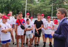 “ВИ СТЕ НАШИ БУДУЋИ РЕПРЕЗЕНТАТИВЦИ!“ Људина Арно Гујон на кампу „Србија те зове” (ВИДЕО) Фото: Youtube printscreen