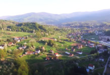 СТАРО ВИШЕ ОД 600 ГОДИНА: Српско село са 13 цркава, а данас броји тек нешто више од 300 кућа (ВИДЕО) Фото: Youtube printscreen