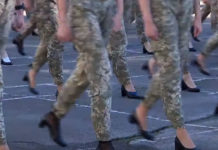 ЛЕВА, ДЕСНА, ЈЕДАН, ДВА НА ВИСОКИМ ШТИКЛАМА: Украјинска војска на мети критика и подсмеха (ВИДЕО) Фото: Youtube printscreen
