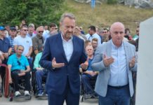 БАКИР ПРЕТИ И ЗАБОРАВЉА ЖРТВЕ! Оштре реакције из Српске на поруке лидера Сда на окупљању Бошњака код Гацка