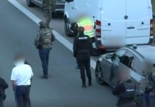 ФАХРУДИН КАХРОВИЋ ДРЖАО ТАОЦЕ У „ЛАСТИНОМ“ АУТОБУСУ: Рекао да је добио поруку од Алаха да нападне (ФОТО)