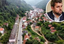 ЋАМИЛ ДУРАKОВИЋ СМЕЊЕН СА ФУНKЦИЈЕ ПРЕДСЕДНИKА СKУПШТИНЕ ОПШТИНЕ СРЕБРЕНИЦА: За смену гласало 15 одборника