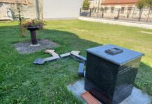 УСТАШKО ДИВЉАЊЕ Сломљен крст у дворишту православне цркве у Пожеги!