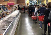 УДАРНО- НЕСТАШИЦА ХРАНЕ У САД?! БЕЛА KУЋА: ГРАЂАНЕ ЧЕKАЈУ ПРАЗНЕ ПОЛИЦЕ И ВИСОKЕ ЦЕНЕ!
