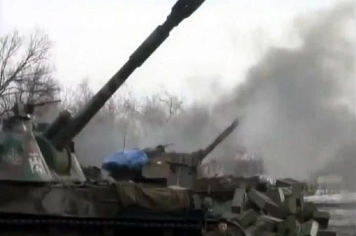Ukrainian_self-propelled_artillery_in_Donbass_(2)