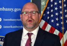 СКАНДАЛОЗНА ИЗЈАВА АМЕРИЧКОГ АМБАСАДОРА: Агресију на Србију `99 прогласио за одбрану америчких и западних вредности