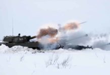 РУСКИ МАРИНЦИ РАЗБИЛИ „НЕПРИЈАТЕЉА“: Хаубице запалиле полигон, погледајте снимак вежби на леденом северу