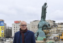 Весић одговорио на нападе „елите“ која се згражава над Савским тргом: БРАНИЋЕМО СПОМЕНИК СВОЈИМ ТЕЛИМА