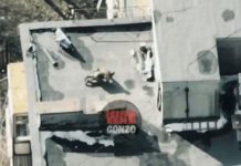 СНИМАК РУСКОГ ДРОНА: Украјински снајперисти на крововима зграда у Кијеву, цивили као таоци (ВИДЕО)