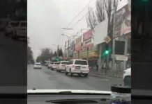 „ГЛУВО-СЛЕПИ ПОСМАТРАЧИ“ НАПУСТИЛИ ТЕРЕН: Ево како мисија ОЕБС-а бежи из Доњецка (ВИДЕО)