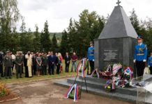 СРПСКА ДЕСНИЦА ПАМТИ ВЕЧНО ЖРТВУ ЈУНАКА (ФОТО)