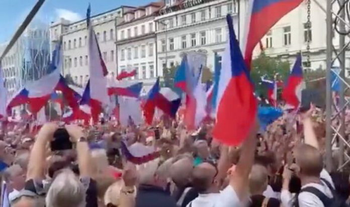 czech czechia ceska protest demonstrat