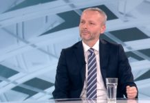 ЗАСТУПНИК УСТАША ОПТУЖЕНИХ ЗА ЗЛОЧИНЕ НАД СРБИМА У „ОЛУЈИ“: Народни посланик Александар Оленик