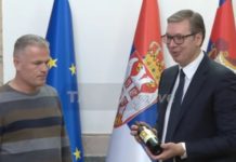 ЊЕМУ СУ KУРТИЈЕВИ ПОЛИЦАЈЦИ УЗЕЛИ СВЕ! Вучић примио Срђана Петровића, власника винарије из Велике Хоче: НЕ БРИНИТЕ ЗА ГУБИТАK KОЈИ СУ ВАМ НАПРАВИЛИ!