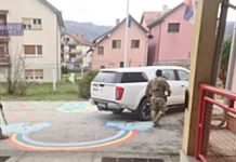 ПРИПАДНИЦИ КФОРА УПАЛИ У ДВОРИШТЕ ВРТИЋА У ЛЕПОСАВИЋУ: Наоружани аутоматским пушкама, вршљали док су деца спавала (ФОТО)