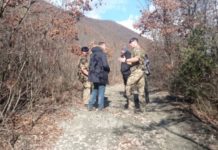 НА БРДИМА СУ СНАЈПЕРИСТИ! Око Срба који протестују због подлих намера Приштине и КФОР и специјалци са дугим цевима (ФОТО)