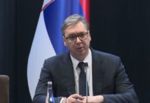 ВУЧИЋ У РАШКИ СА СРБИМА СА КиМ: „Нападну ли наш народ, неће бити крени и стани“