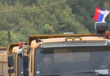 БЛОКИРАЛИ ПУТ КОСОВСКА МИТРОВИЦА – РАШКА Возачи камиона са Јариња и мештани не дају пролаз!