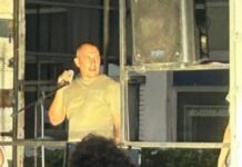 ПРЕПЛАНУЛИ СИМИШИЋ У БЕЗНАЂУ ВРИШТАО И ПРЕТИО ИСПРЕД РТС-А: Детаљи са протеста