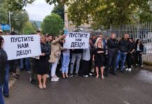 „ПУСТИТЕ НАМ ДЕЦУ!“ Завршен протест у Косовској Митровици због хапшења српских младића