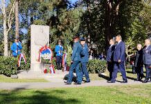 Полагање венаца, Бесмртни пук и свечана академија. Толстој: наши народи се једини нису покорили