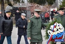 Дан браниоца Отаџбине: венци и цвеће на руским меморијалима