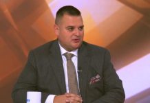 ДА ОБРАДУЈЕМО ОНЕ KОЈИ СЕ НАЈЧИСТИЈЕ РАДУЈУ МАЛИМ ПАЖЊАМА: Аустријски политичар Давид Билбија обезбедио пакетиће за децу без родитељског старања
