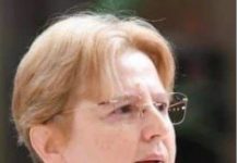 ДОЛОВАЦ ДА ОБЈАСНИ КОЈИМ АМБАСАДОРИМА ЈЕ СЛАЛА СМС ПОРУКЕ ТРАЖЕЋИ ПОДРШКУ ДА НЕ ПОШТУЈЕ ОДЛУКУ УСТАВНОГ СУДА СВОЈЕ ЗЕМЉЕ?