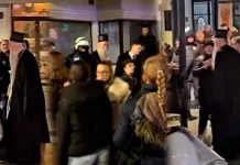 Шок снимак! Ово нам је промакло: Ево ко је предводио напад на митрополита у Новом Саду (ВИДЕО)