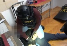 БОМБА БАЧЕНА НА ЛОКАЛ У НОВОМ БЕОГРАДУ, ДВОЈИЦА УХАПШЕНА: Огласио се МУП (ВИДЕО)